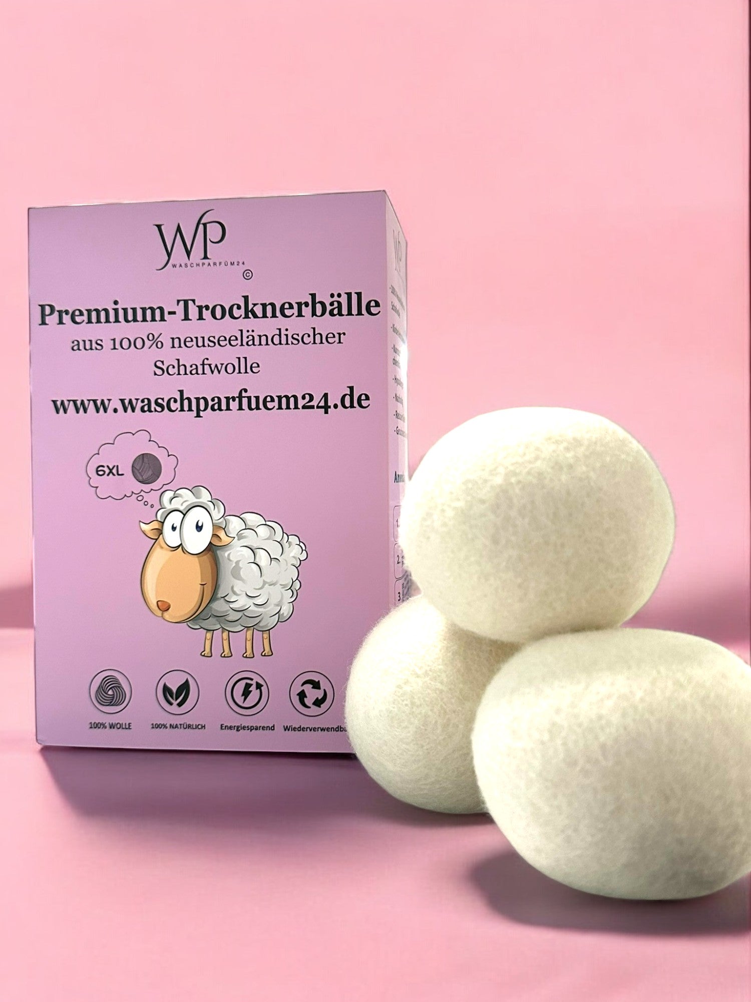 6x XXL Premium Trocknerbälle von Le Essenze di Elda bei Waschparfüm24, aus 100% natürlicher neuseeländischer Schafwolle, für weichere, duftende Wäsche und reduzierte Trocknungszeit.